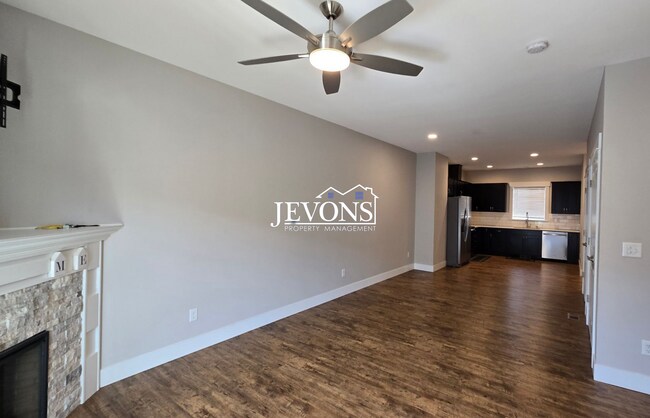 Building Photo - 2600 Racquet Ln