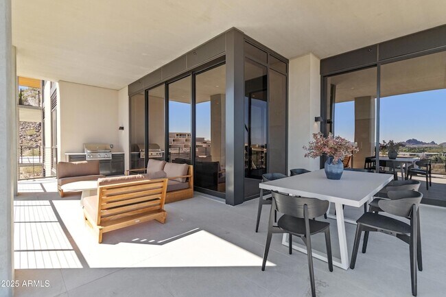 Building Photo - 5000 N Camelback Rdg Dr