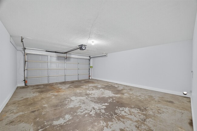 Building Photo - 5800 E Rd