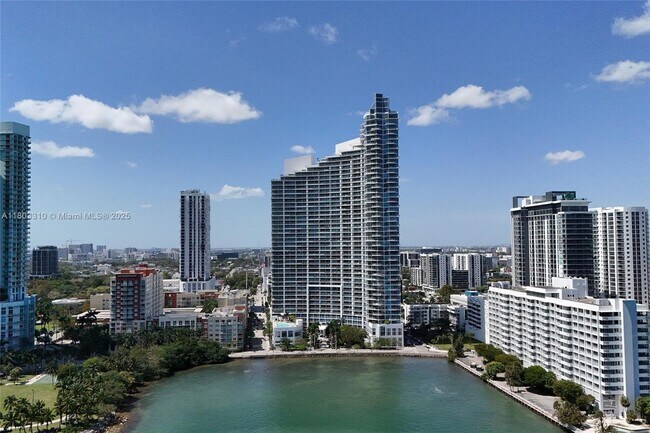 Building Photo - 2020 N Bayshore Dr