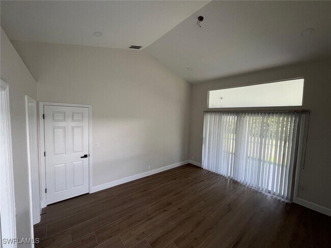 Building Photo - 2285 River Reach Dr