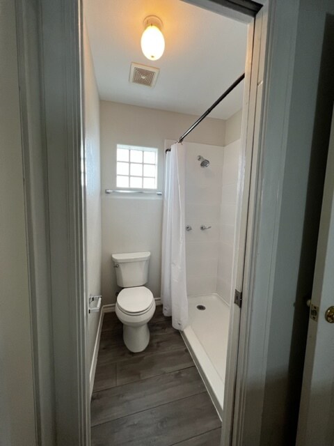 Jack & Jill Bathroom/Walk-in-Shower - 201 San Saba St