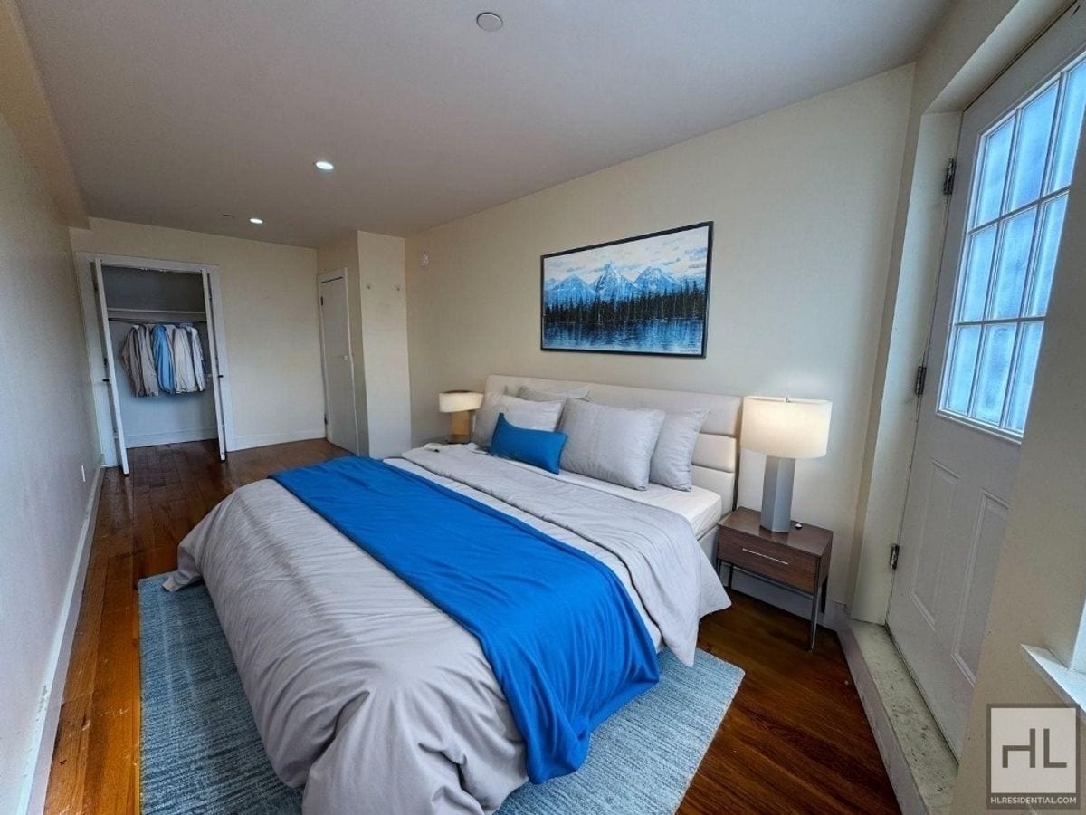 Building Photo - BROADWAY