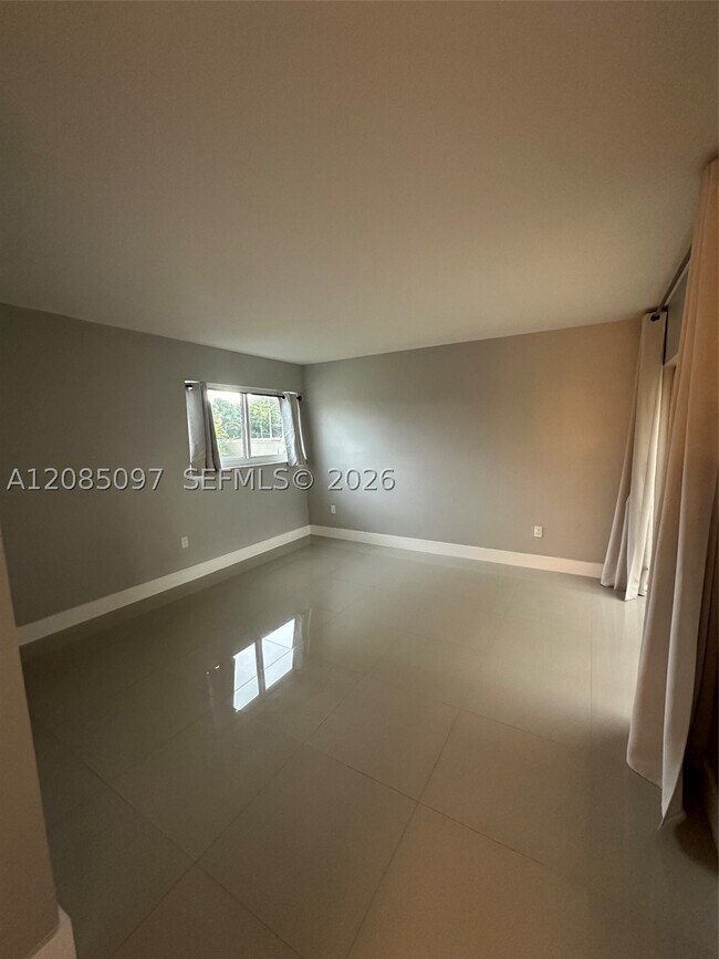 Building Photo - 14357 Kendale Lakes Dr