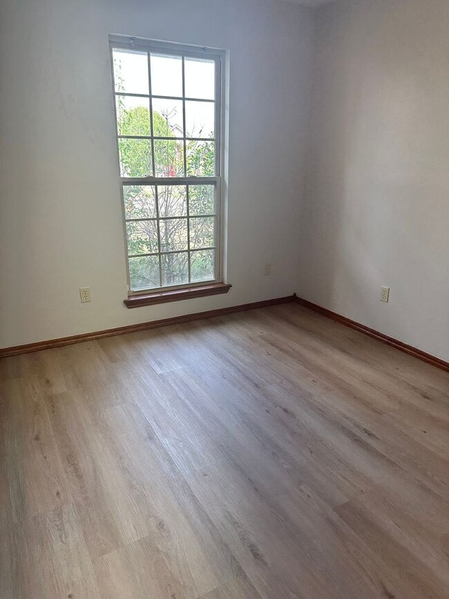 Building Photo - Great Home located in Dove Creek!$250.00 o...