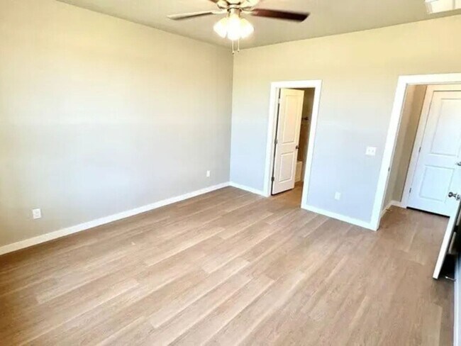 Building Photo - Pet-Friendly 3-Bed Home in Edmond - Move-In Ready!