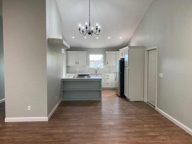 Primary Photo - 2930 E Shetland Dr