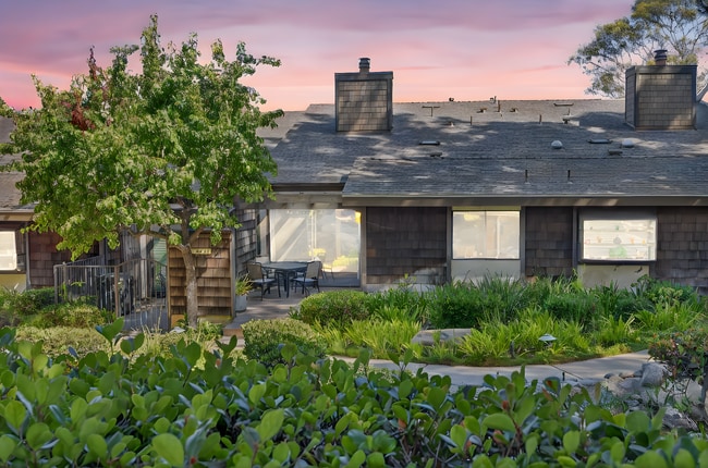Primary Photo - Gorgeous 2 bed/bath Condo in Long Beach