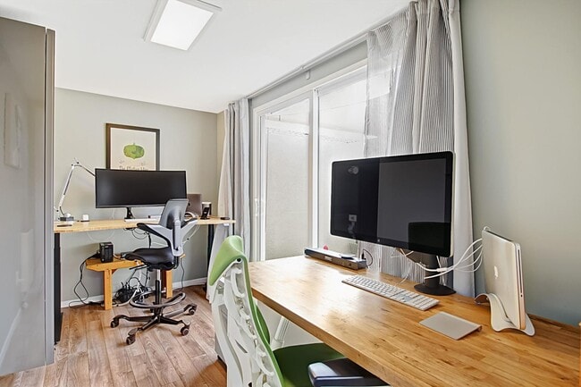 Building Photo - Updated 2 Bedroom Condo