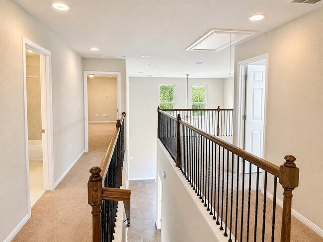 Building Photo - 2304 S Lakeline Blvd