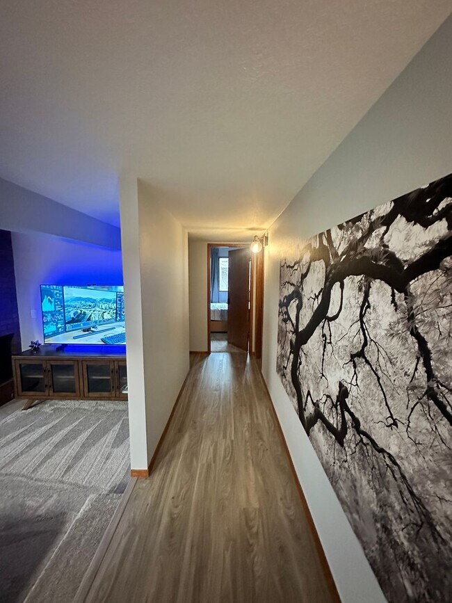 Building Photo - Super Comfortable Furnished Short term rental