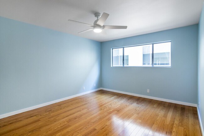 Building Photo - Remodeled 2 BEDROOM/2 BATH in the Heart of...