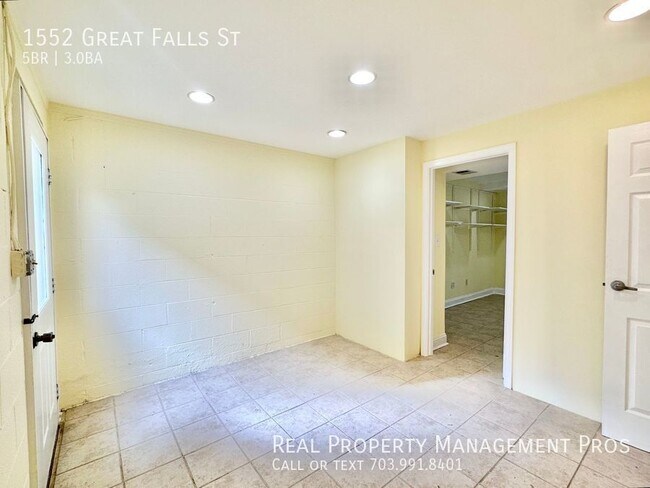 Building Photo - 1552 Great Falls St