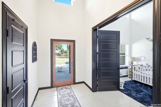 Building Photo - 418 Tawny Oak Cir