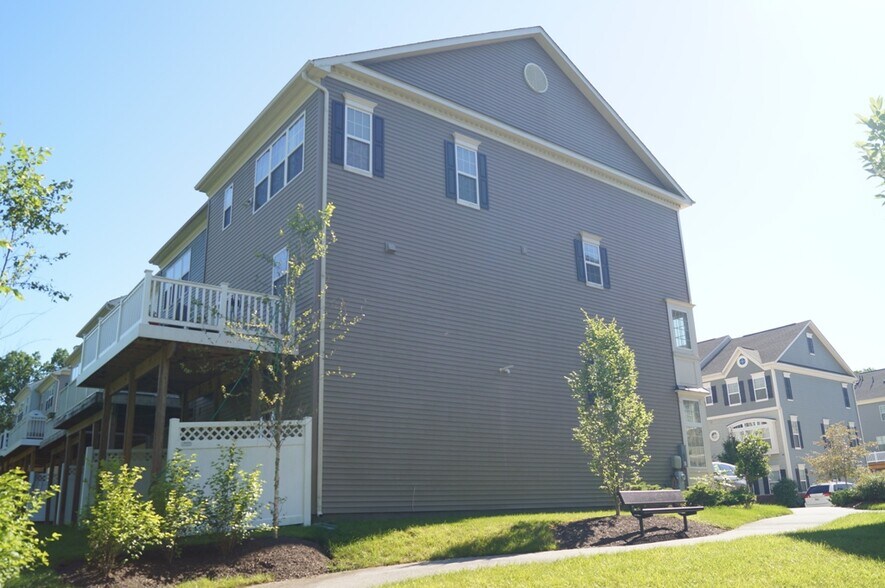 Building Photo - 9334 Rock Ripple Ln