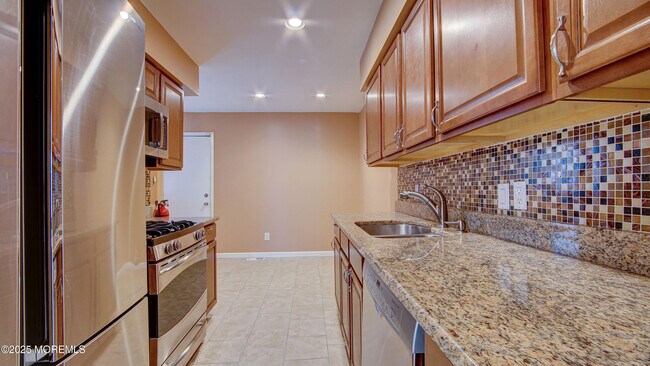 Building Photo - 66 Chestnut Way