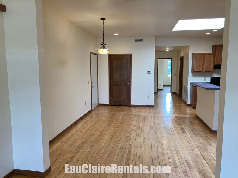 Dining - 405 Wisconsin St