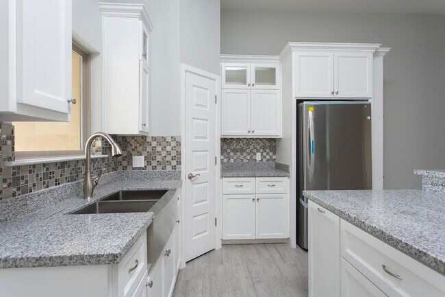 Building Photo - 2206 Liverpool Dr