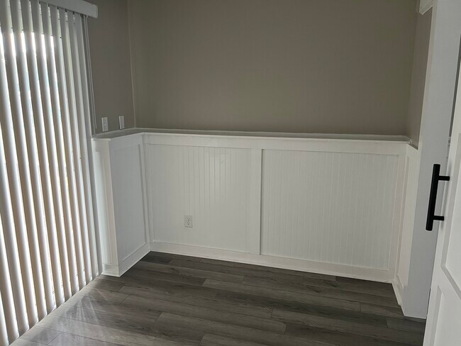 Building Photo - 305 Dolores Cir