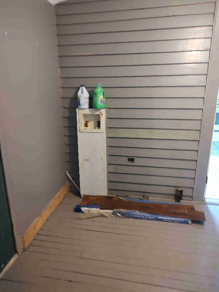 Building Photo - 8155 Columbus Rd