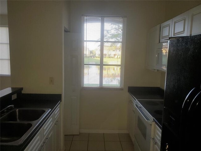 Building Photo - 6053 SW 19th Pl