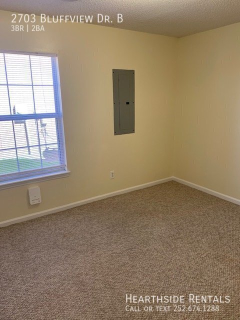 Building Photo - 2703 Bluff View Dr