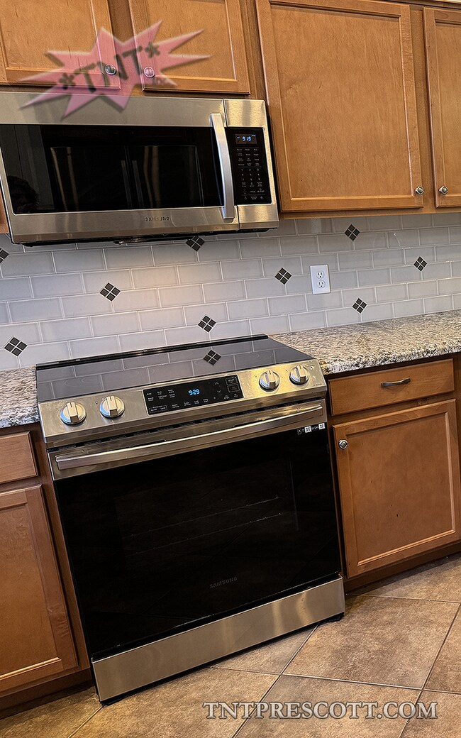 Building Photo - Home in Granville HOA ~ COMP HOLD