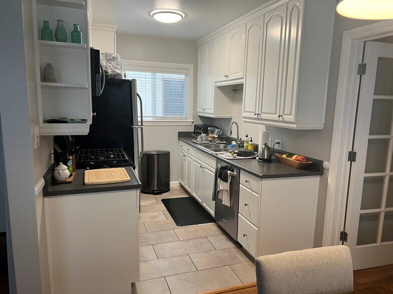Updated kitchen - 12711 Venice Blvd