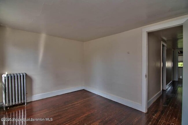 Building Photo - 18 Pine Rd