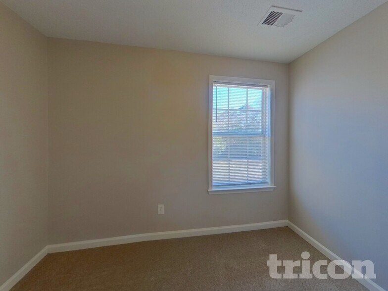 Building Photo - 131 Mews Ct