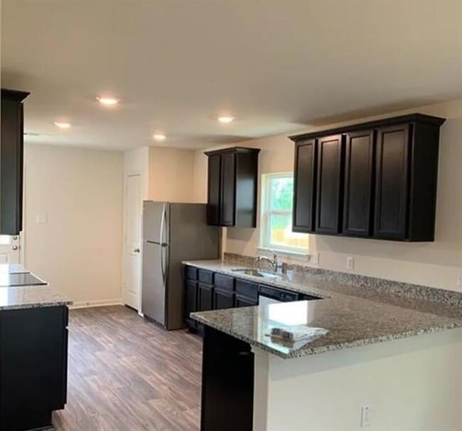 Building Photo - 213 Cres Park Dr