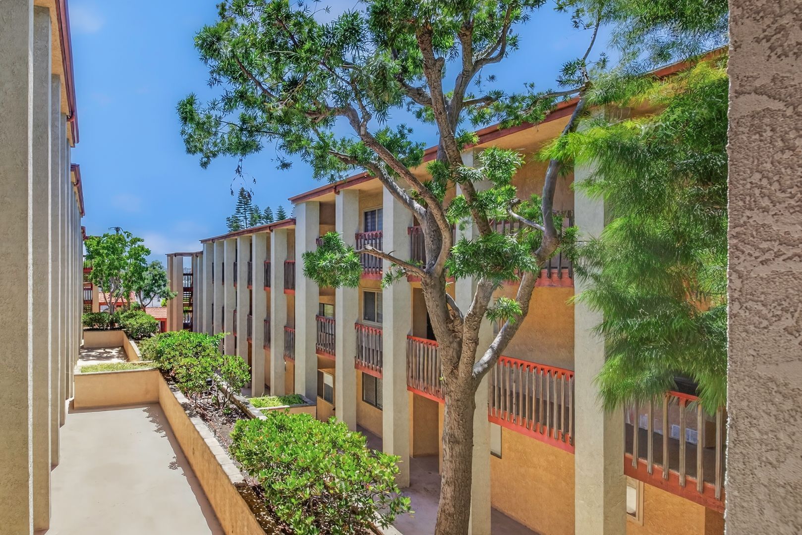 Building Photo - 2001 E 21st St