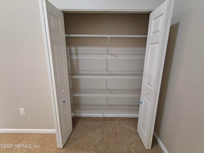 Building Photo - 6918 Roundleaf Dr