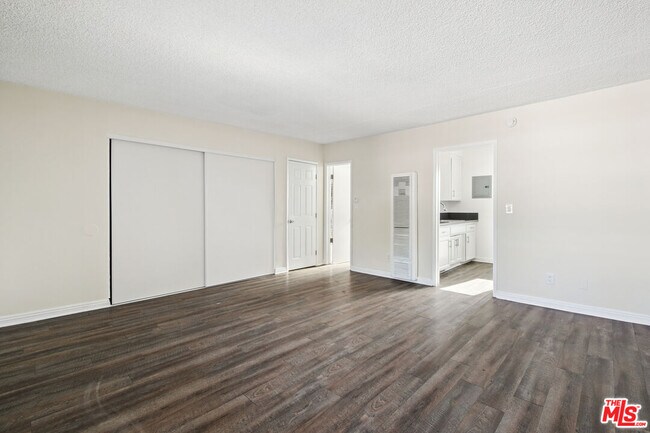 Building Photo - 8924 Van Nuys Blvd