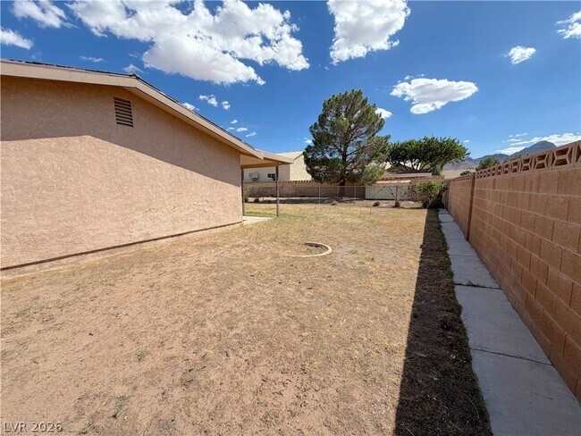 Building Photo - 1571 Turf Dr