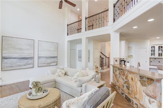 Building Photo - 2870 Roanoke Rd