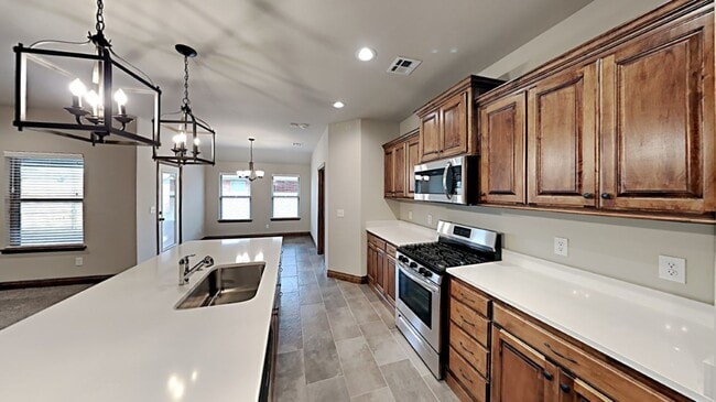 Building Photo - Very Nice 4 Bedroom 2 Bath Home in Yukon Schools