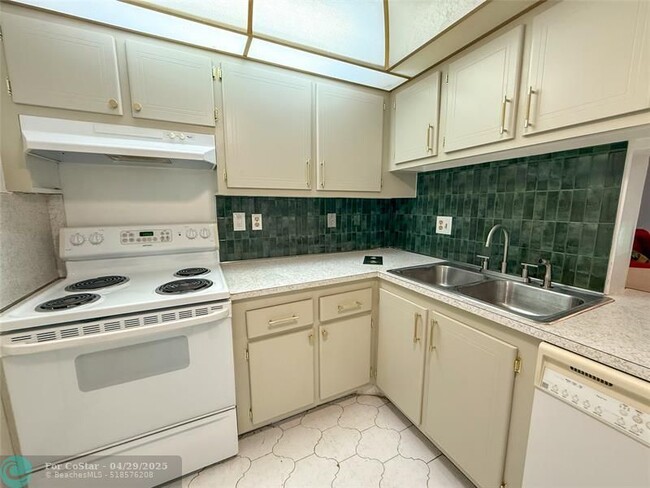 Building Photo - 1445 Atlantic Shores Blvd