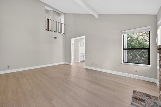 Building Photo - Newly Renovated 3/2.5 bath End-Unit Townhome with Vaulted Ceilings – Minutes to I-680 & Downtown!