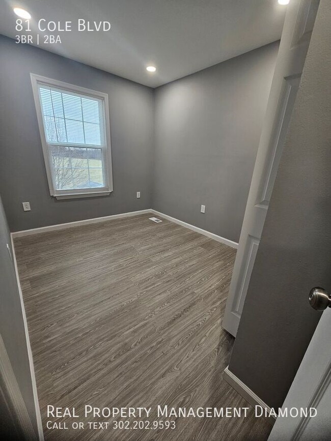 Building Photo - For Rent: Renovated Middletown Townhome – ...