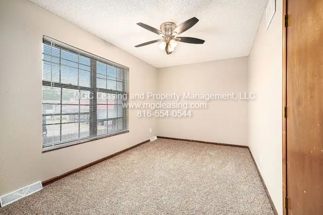 Building Photo - Comfort Living just in time for Fall at Mi...