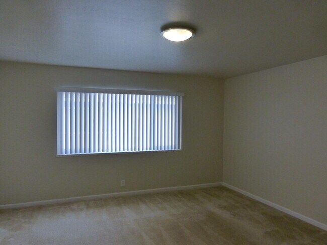 Building Photo - 1642 Queen Charlotte Dr
