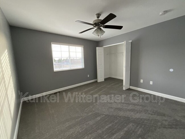 Building Photo - 704 Fountain View Dr