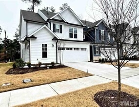 Building Photo - 3 Bedroom 2 Garage & Sunroom End Unit