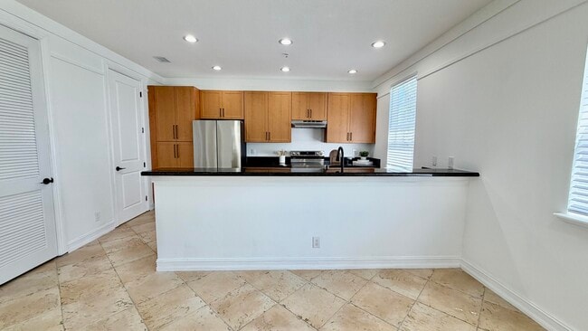 Building Photo - 810 3rd Ave N