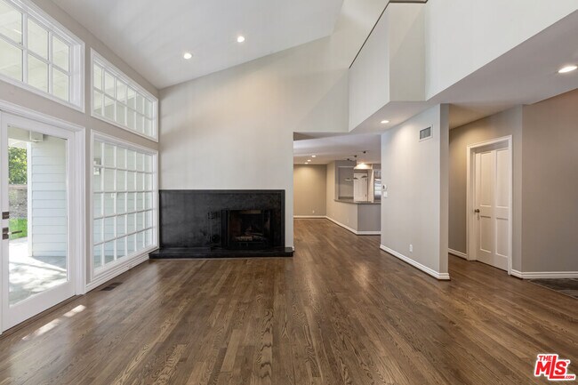 Building Photo - 1277 N Norman Pl