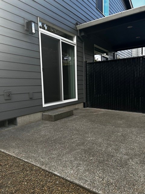 Building Photo - 1058 NE Regan Hill Loop