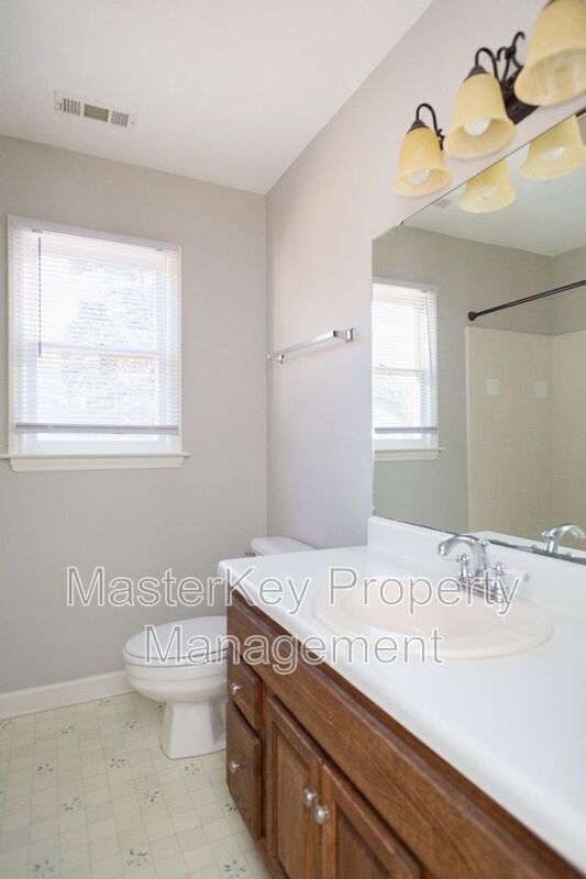 Building Photo - 1109 Balmoral Dr