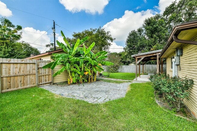 Building Photo - 304 Bellmar Ln