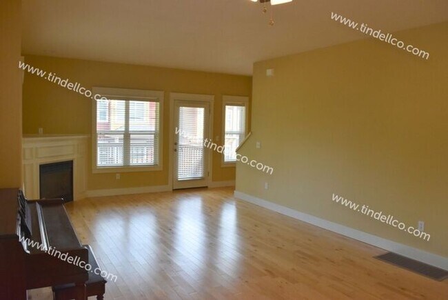 Building Photo - Beautiful and Spacious 3 Bedrooms, 2.5 Bathrooms in Raleigh Hills!